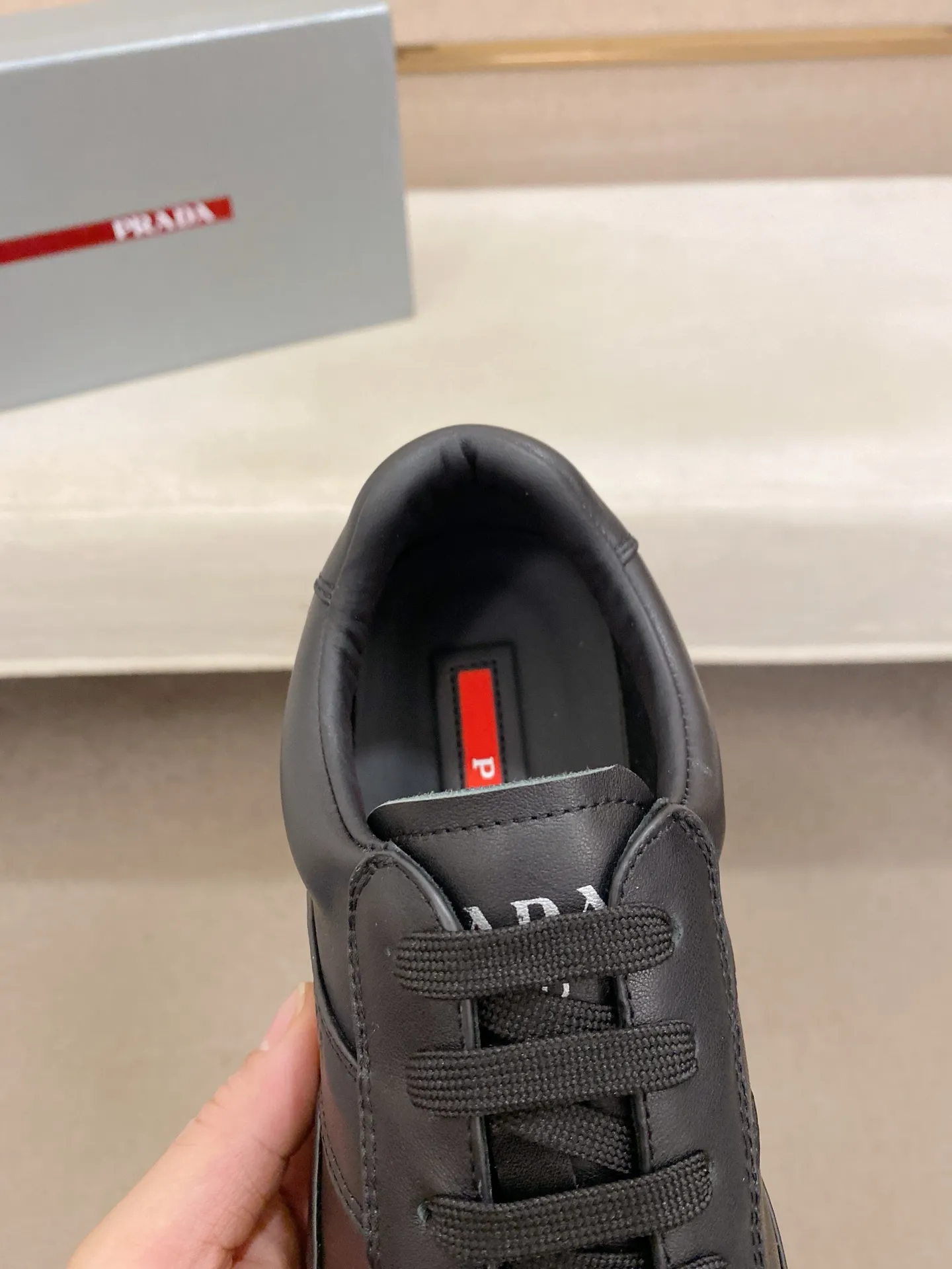 Men's shoes 💰 480💰 ✔️✔️✔️Top high version High-quality new PRADA (Prada) counters are launched at the same time. The new men's shoes and 😘fabrics are purely handmade in Niujing. Lining: Full cowhide lining. 👍🏿High-end☄️Open-molded non-slip rubber outsole, exquisite lines, simple and elegant, comfortable and high-end for leisure travel. Code number: 38-44. Can be customized45